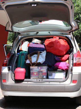 yere ve Bagaj Van'da birçok Bagajlı Araba