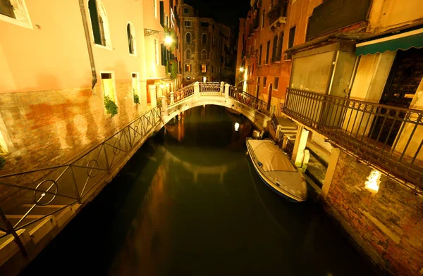 Illuminated houses and the canal of VENICE in Italy at night — Stock Photo, Image