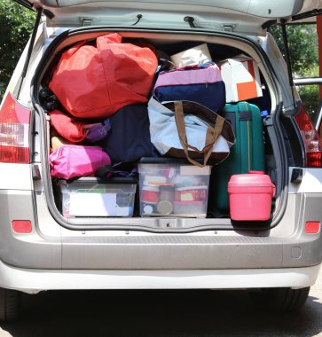 Yere ve Bagaj içinde birçok Bagajlı Araba SUV