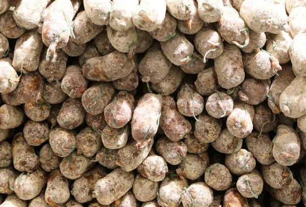 Salumi piccoli in vendita nelle salumerie — Foto Stock