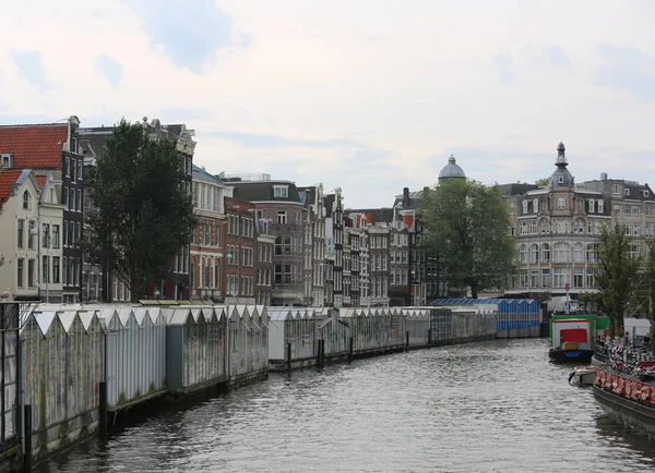 Amsterdam ve gezilebilir kanalı ile kayan fl Singel adlı
