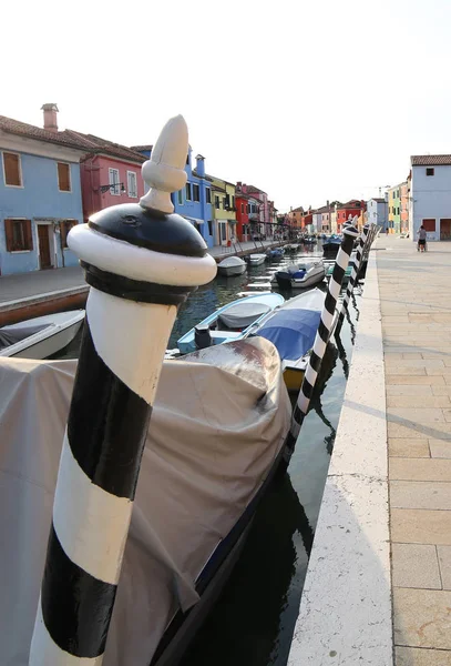 Boats moored in the canyon of BURANO island near VENICE in North — Stock Photo, Image