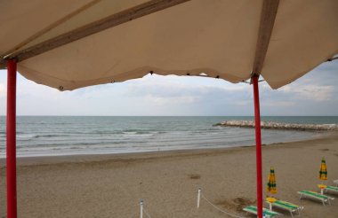 Kule cankurtaran uyanık plaj şemsiye