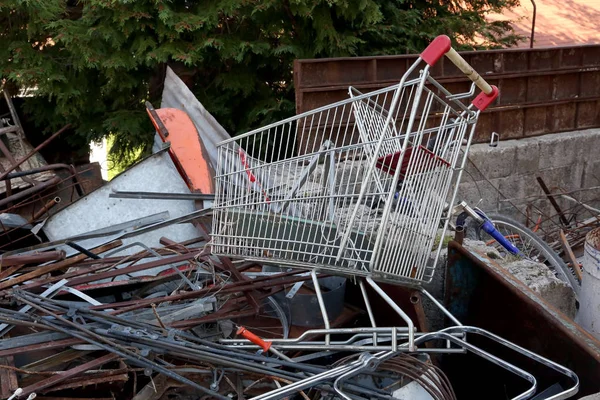 demir çelik malzemenin geri dönüşüm Kutusu'ndaki alışveriş arabası