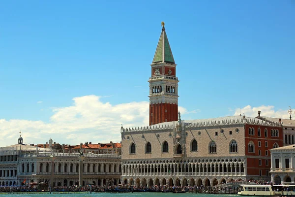 VENICE Itália Campanile de São Marcos e Palácio Ducal fotografias — Fotografia de Stock