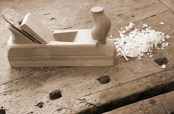 Workbench w starej stolarki z płaszczyzną — Zdjęcie stockowe