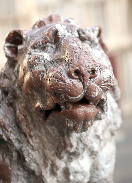 Antika staty av ett lejon i Venedigs ö — Stockfoto