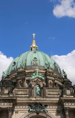 Berlin Almanya Barok tarzında katedralde kubbe