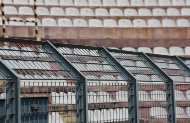metal çit sahaları taraftarlara fro bölmek için stadyum