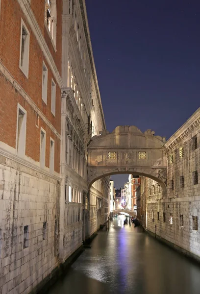 VENECIA de Suspiros por la noche usando exposición prolongada — Foto de Stock