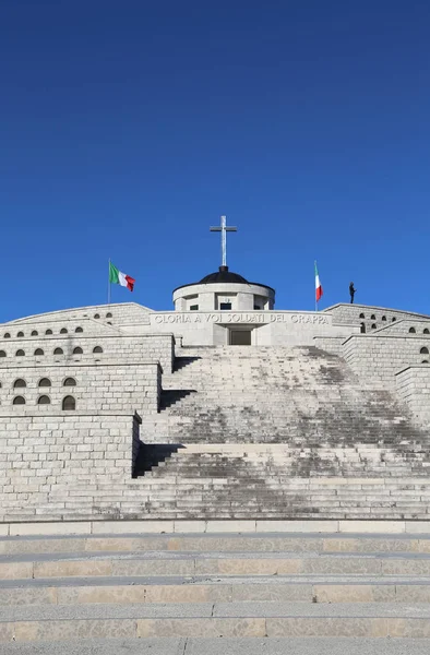 Vicenza, Vi, Włochy - 8 grudnia 2015: War Memorial pierwszej wojny — Zdjęcie stockowe