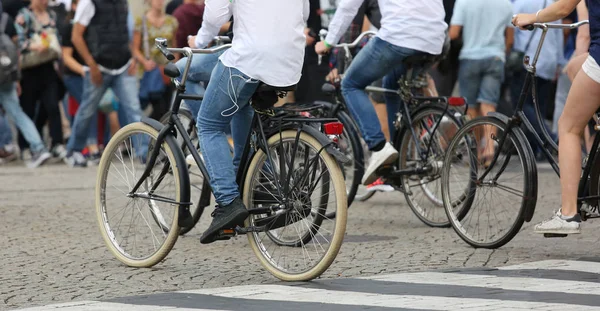 Many people riding bicycles in Amsterdam — Stock Photo, Image