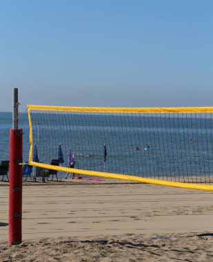plaj voleybolu yaz tatili deniz kenarında oynamak için net