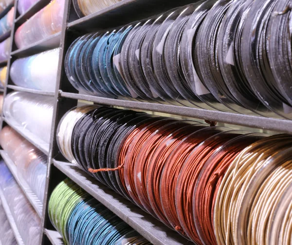 hobi ve terzi sho satışında birçok renk kordon rulo