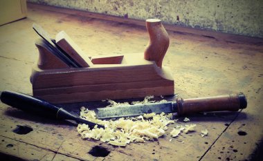 bir Doğrama uçak ve keski ile tezgah