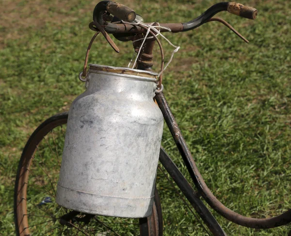 Antique milk can aluminum used once a long time ago from the mil — Stock Photo, Image