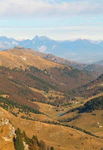 从山上的全景被称为蒙特格拉帕在维琴察 prov — 图库照片