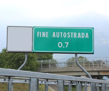 İtalya iyi Autost otoyolun sonuna gösteren yol işaret