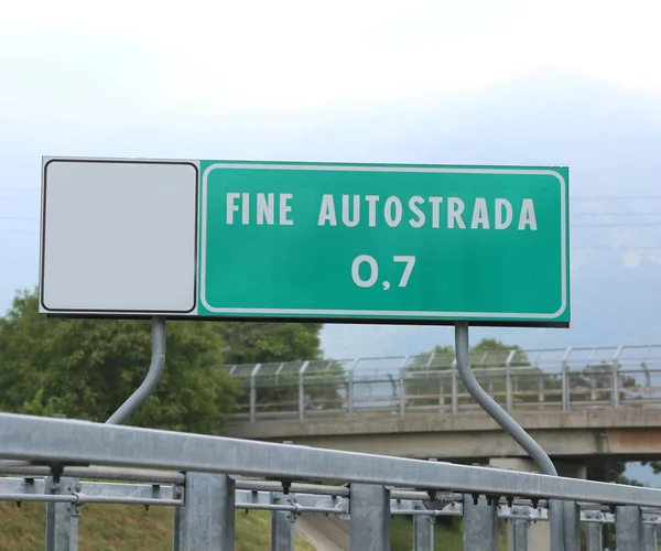 Road sign indicating the end of the freeway in italy FINE AUTOST — Stock Photo, Image