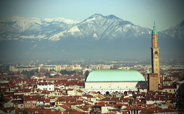 Vicenza in Italië en het monument genaamd basiliek Palladia de P — Stockfoto