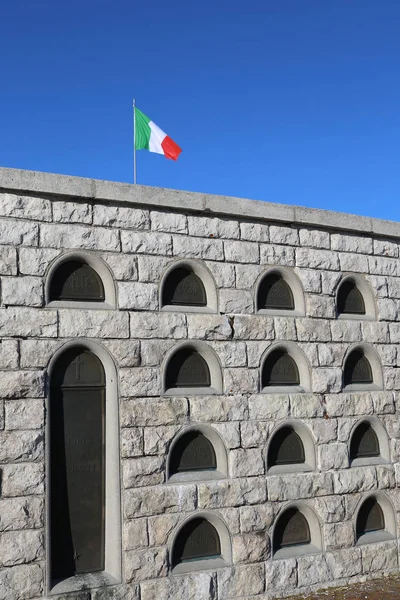 Vicenza, VI, Itália - 8 de dezembro de 2015: Memorial de Guerra da Primeira Guerra — Fotografia de Stock