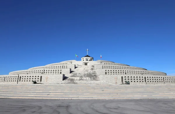 Vicenza, Vi, Włochy - 8 grudnia 2015: War Memorial pierwszej wojny — Zdjęcie stockowe