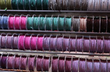 hobi ve terzi sho satışında birçok renk kordon rulo