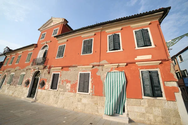 Barevné dům na ostrově Burano poblíž Benátky — Stock fotografie