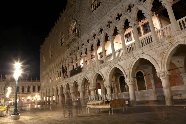 De Doges gebouw ook genaamd Ducal plaatsen in Venetië Italië — Stockfoto