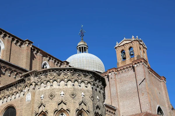 Venecia Italia. Antigua Iglesia de los Santos Juan y Pablo — Foto de Stock