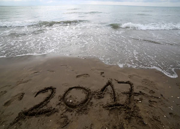 Year 2017 on the sand of the sea — Stock Photo, Image