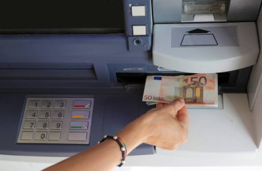 kız para--dan Atm Avrupa'da alır
