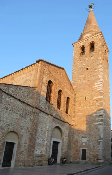 Ancient church and bell tower of Santa Eufemia in the city calle — Stock Photo, Image