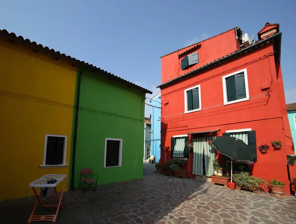 Colorida casa en la famosa isla de Burano cerca de Venecia —  Fotos de Stock