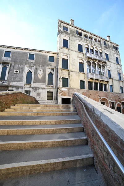 Oude brug in Venetië Italië — Stockfoto