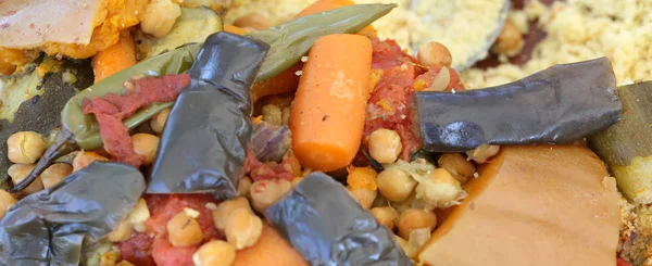 Dish of cous cous with vegetables and carrots and chickpeas — Stock Photo, Image