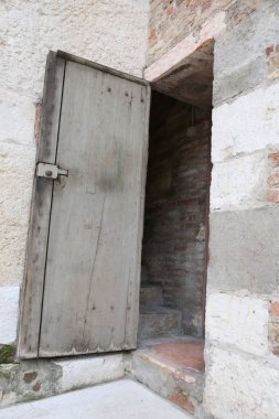 çan kulesinin eski ahşap kapı