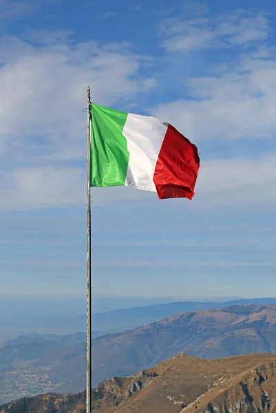 Ιταλική σημαία στην κορυφή — Φωτογραφία Αρχείου