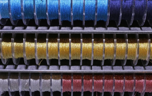Rouleaux de cordon de nombreuses couleurs en vente dans le passe-temps et tailleur sho — Photo