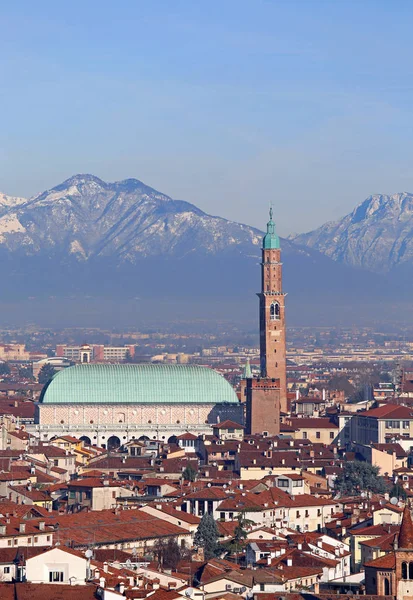 Perfectly all in focusof the city of Vicenza with the historic m — Stock Photo, Image