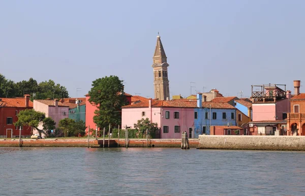 Silhuett av ön Burano nära Venedig — Stockfoto