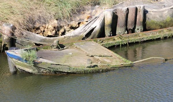 Roncs egy elsüllyedt csónak, a lagúna — Stock Fotó