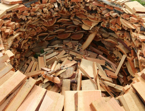 Woodshed circular shape with many logs of wood cut — Stock Photo, Image