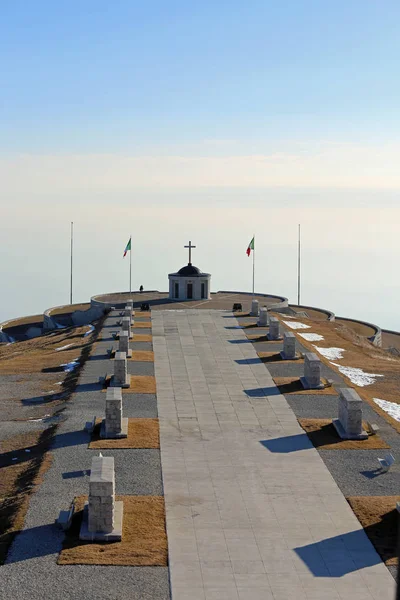 Vicenza, Vi, Italië - 8 December 2015: Oorlogsmonument in eerste oorlog — Stockfoto