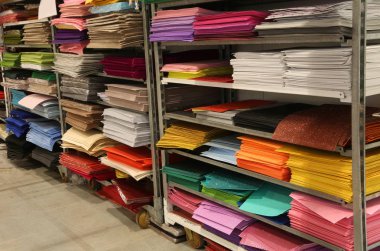 mağaza raf ve kauçuk glitter panelleri