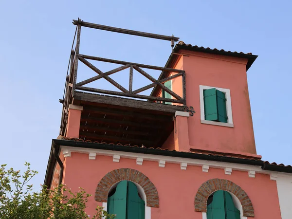 Huis met een dakterras genaamd Altana in Italiaanse taal — Stockfoto