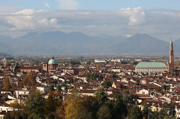 Vista da cidade de VICENZA no norte da Itália — Fotografia de Stock
