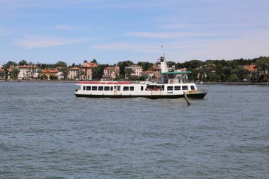 Venedik İtalya üzerinde taşıma turist sırasında tekne yelken