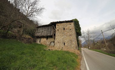 adını'İtalya yerde eski sağlam Carnia