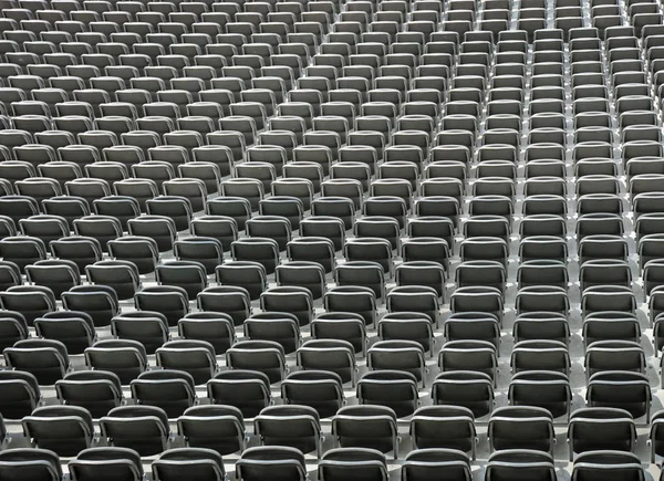 Cadeiras sem espectadores nas grandes instalações desportivas — Fotografia de Stock